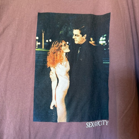 Old Navy Carrie and Big Graphic Tee - Picture 2 of 5